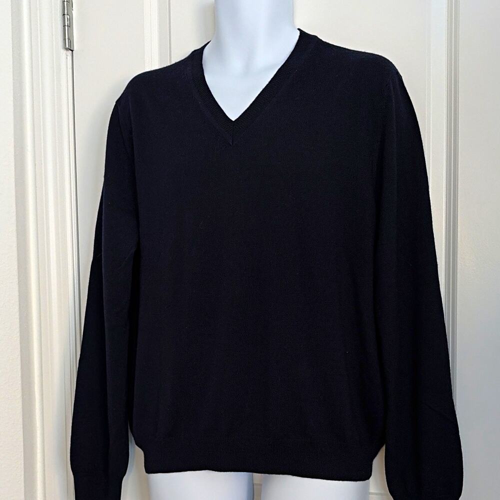 Bloomingdale's Navy Merino Wool Knit V-Neck Sweater Men's L quiet luxury